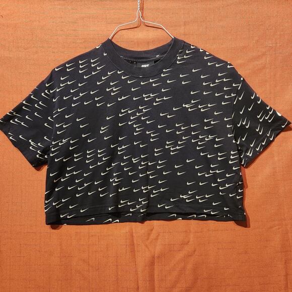 Nike Sz Medium Black Cropped T-Shirt Nike Swoosh Logo Short Sleeve Crewneck Top - Picture 8 of 8